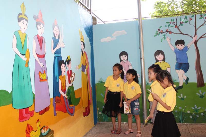 100 Mẫu Vẽ tranh tường trường tiểu học tươi vui bắt mắt 15 Tranh tường – tạo niềm yêu thích đến trường cho trẻ