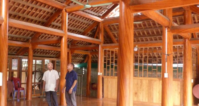 Thi công sơn giả gỗ chuyên nghiệp – Giải pháp thay thế gỗ tự nhiên bền đẹp, giá tốt năm 2025 14 68bbb29f0390e80394f9b392 son gia go 696x372 1
